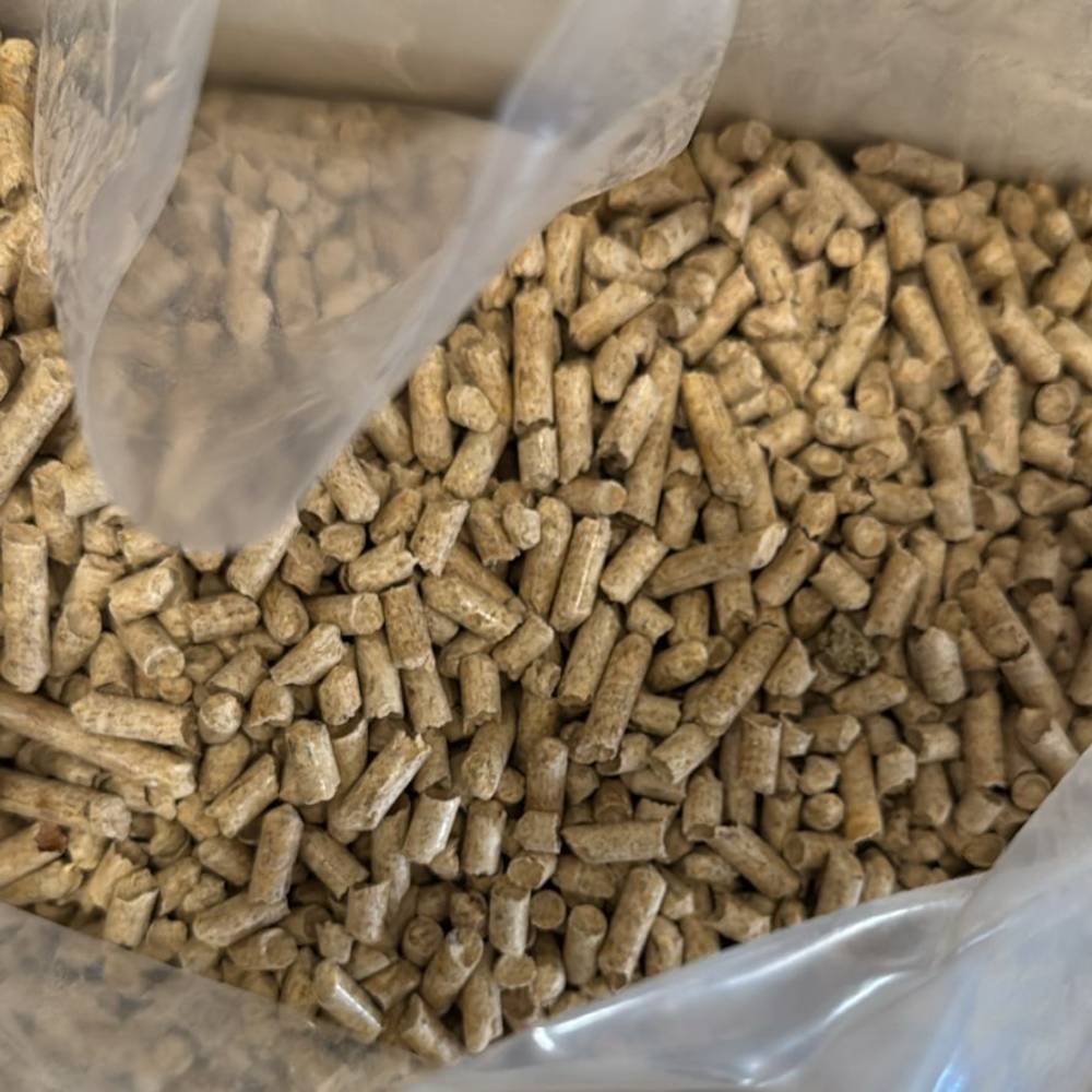 67668705_ultra-clean-wood-non-clumping-cat-litter