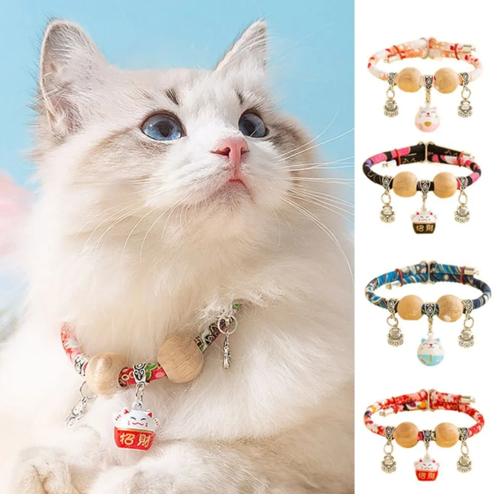 Natural Wooden Bead Cat Collar with Random Charm – Stylish Adjustable Collar for Cats with Gentle Insect Protection (Red)