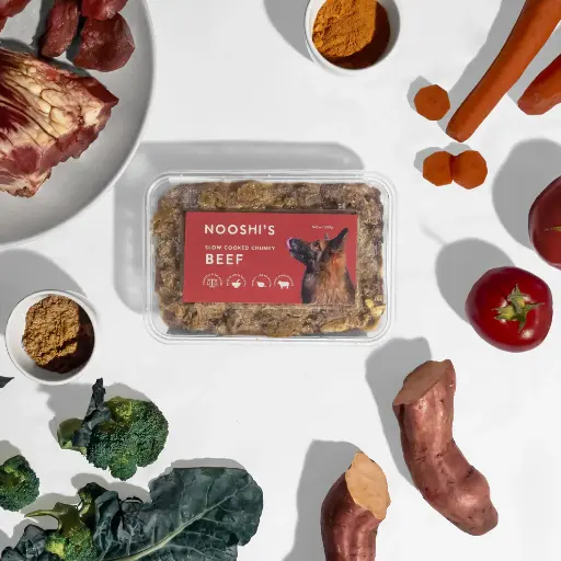 [2385] Nooshi's Frozen Slow-Cooked Chunky Beef Meal for Dogs– 500g | 70% Beef & 30% Vegetables