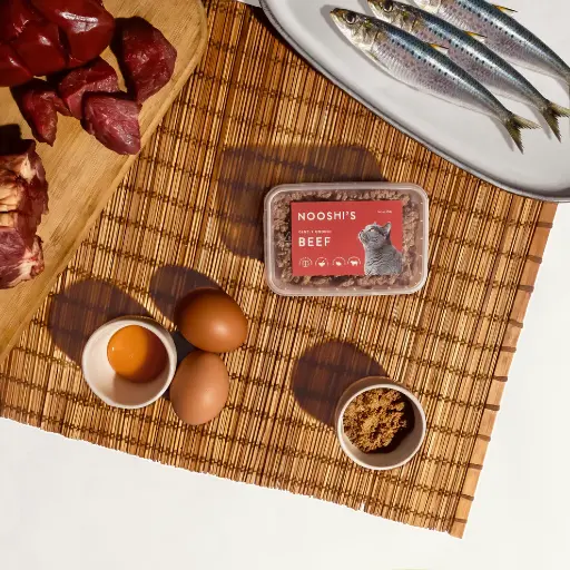 [2422] Nooshi’s Frozen Gently-Cooked Ground Beef Meal for Cats – 200g | 98% Beef Protein with Taurine & Superfoods